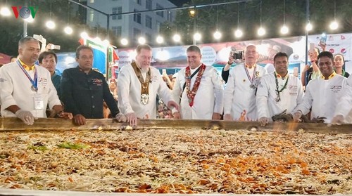 Da Nang International Food Festival attracts huge crowds - ảnh 1