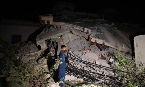 Pakistan earthquake leaves 19 dead and 300 injured in Kashmir region - ảnh 1