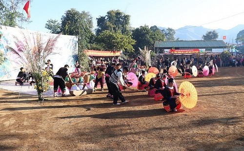 Mong ethnic cultural festival opens in Dien Bien province - ảnh 1