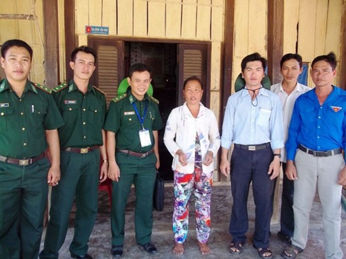 Soldier helps improve lives in border area - ảnh 1
