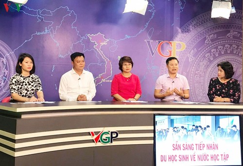 Returning Vietnamese students allowed to enroll in domestic universities  - ảnh 1
