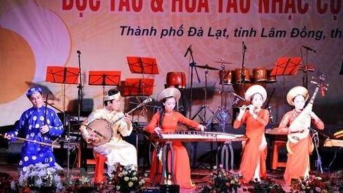 Traditional instrument solo and orchestra contest held in five cities - ảnh 1