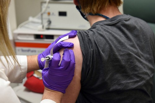 Pfizer и BioNTech сообщили об успехе испытаний вакцины от COVID-19 - ảnh 1