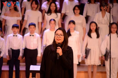 Christmas concert sends message of peace and hope - ảnh 2