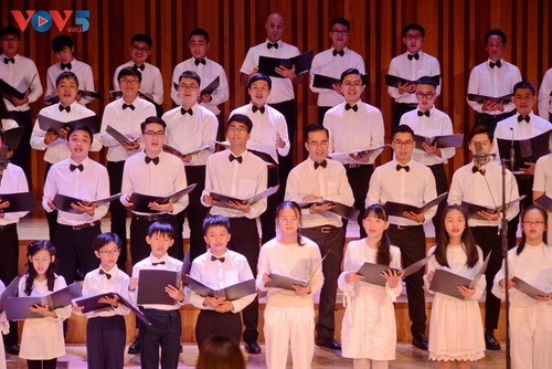 Christmas concert sends message of peace and hope - ảnh 3