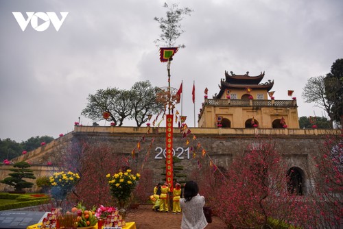 Thang Long relic site sees reenactment of traditional Tet rituals - ảnh 12