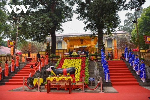 Thang Long relic site sees reenactment of traditional Tet rituals - ảnh 1