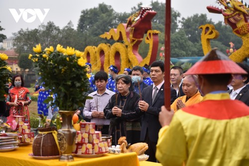 Thang Long relic site sees reenactment of traditional Tet rituals - ảnh 6