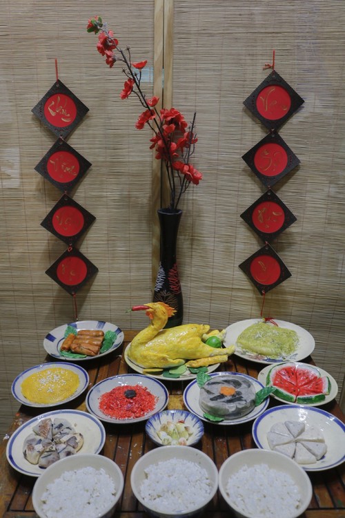 Unique Tet trays showcase national delicacies made from clay - ảnh 2