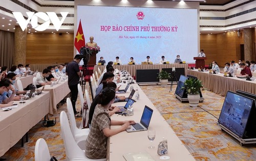 Vietnam to buy 170 million doses of COVID-19 vaccine - ảnh 1