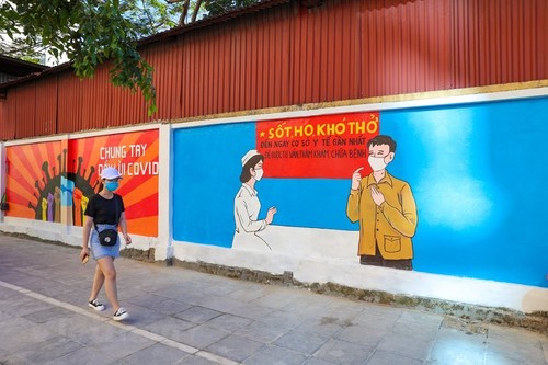Murals in Hanoi convey message of fighting Covid-19 - ảnh 2