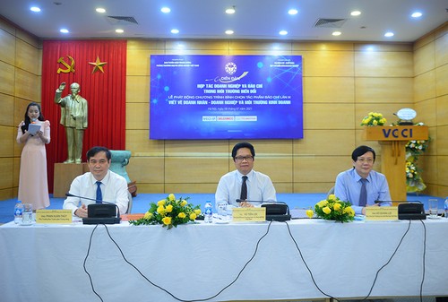 Journalists, businesses enhance cooperation - ảnh 1