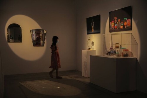 Exhibition explores how younger generation perceives life - ảnh 1