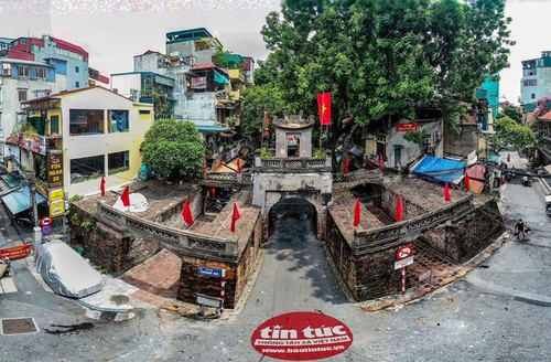 Quan Chuong Gate stands the test of time - ảnh 1