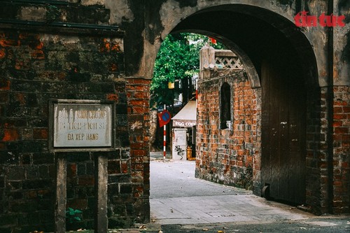 Quan Chuong Gate stands the test of time - ảnh 4