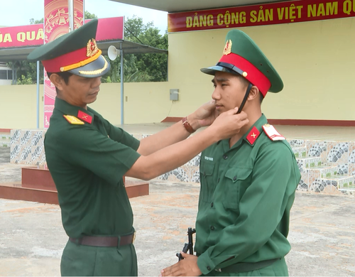 E De military officer serves as role model in following President Ho Chi Minh’s moral example  - ảnh 1