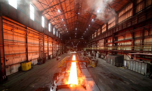 US, EU end Trump-era tariff war over steel and aluminum - ảnh 1