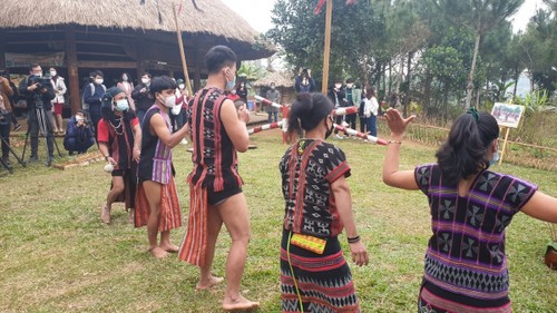 Festival of Ta Oi ethnic people prays for bumper crop and good health - ảnh 6