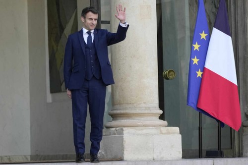 France's President Macron announces bid for re-election - ảnh 1