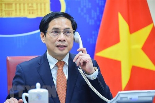 Vietnam urges conflicting parties in Ukraine to exercise restraint, reduce tensions - ảnh 1