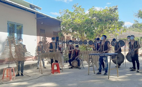Central Highland band preserves traditional music  - ảnh 1