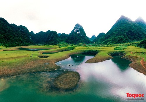 Magnificent Angel Eye Mountain in Cao Bang - ảnh 1