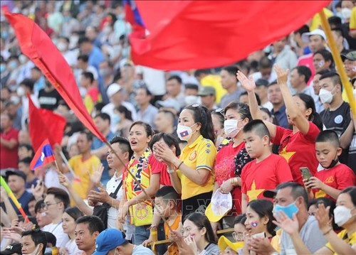 Foreign media impressed with Vietnamese football's enthusiasm  - ảnh 1