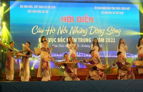 Chanting festival promotes central region’s folk music  - ảnh 1