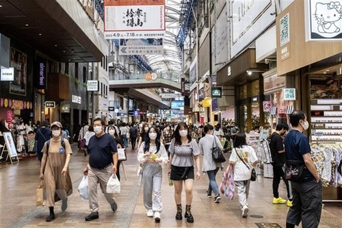 Japan to lift COVID restrictions on foreign tourists next month - ảnh 1