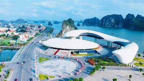 Air routes connecting Quang Ninh-East Asian destinations under consideration - ảnh 1