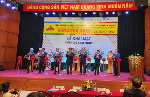 Hanoi welcomes opening of international Textile & Garment Industry Expo - ảnh 1
