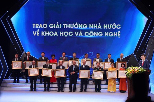 Professor Phan Trong Thuong wins State prize for research on Vietnam’s literature - ảnh 2