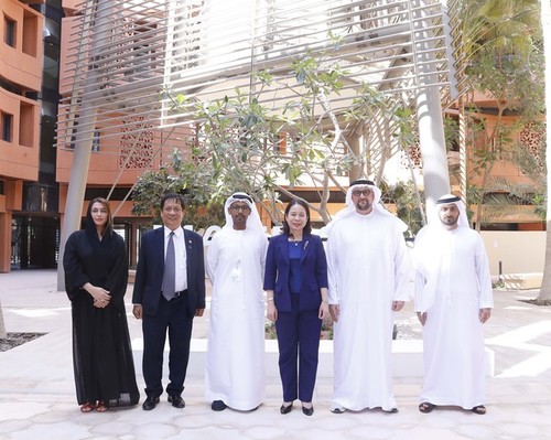 Vice President meets business leaders, OV representatives in UAE - ảnh 1