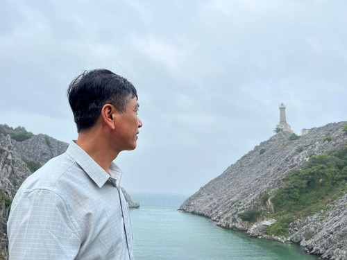 Dedicated lighthouse keeper on Hai Phong’s island - ảnh 1