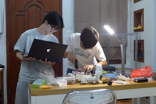 High school student with great passion for robots nominated for HCM City Young Citizen award - ảnh 2