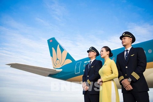 Vietnam Airlines to launch flights from Hanoi, HCM City to Manila - ảnh 1