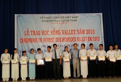 Tổ chức “Gặp gỡ Việt Nam” trao 207 suất học bổng Vallet   - ảnh 1