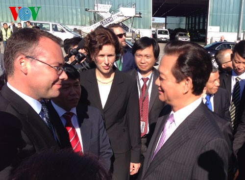 Thủ tướng Nguyễn Tấn Dũng đến Stuttgart bắt đầu thăm chính thức CHLB Đức - ảnh 1