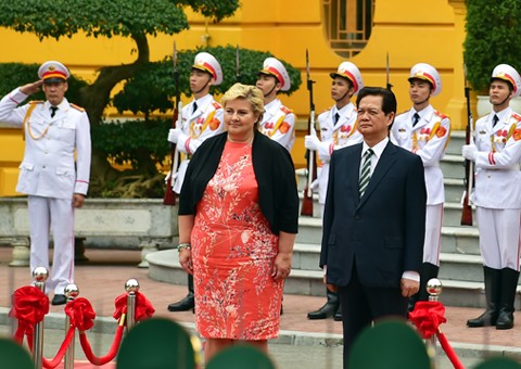Việt Nam luôn coi trọng tăng cường quan hệ hữu nghị và hợp tác với Na Uy - ảnh 1