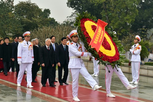 Lãnh đạo Đảng, Nhà nước viếng lăng Chủ tịch Hồ Chí Minh  - ảnh 1