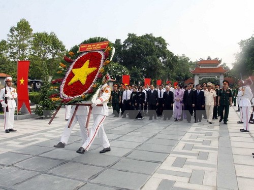 Lãnh đạo Đảng, Nhà nước viếng lăng Chủ tịch Hồ Chí Minh  - ảnh 2