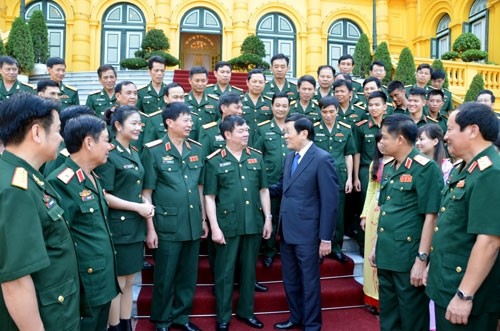 Chủ tịch nước Trương Tấn Sang gặp mặt cán bộ, giảng viên tiêu biểu Học viện Hậu Cần - ảnh 1