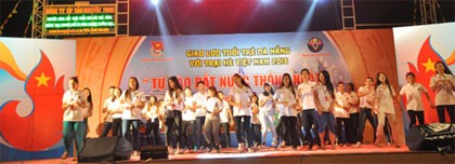 Giao lưu tuổi trẻ Đà Nẵng với thanh niên Việt kiều tham dự Trại hè Việt Nam 2015 - ảnh 12
