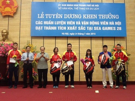 Hà Nội khen thưởng các vận động viên tiêu biểu tại Sea Games 28 - ảnh 1