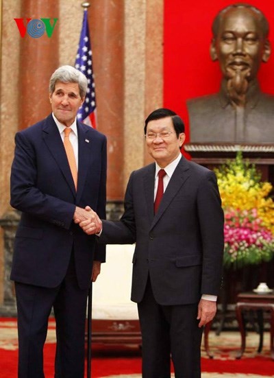 Chủ tịch nước Trương Tấn Sang tiếp Ngoại trưởng Mỹ John Kerry - ảnh 1