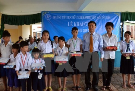 Campuchia: Học sinh Việt kiều tại Phnom Penh khai giảng năm học mới - ảnh 1