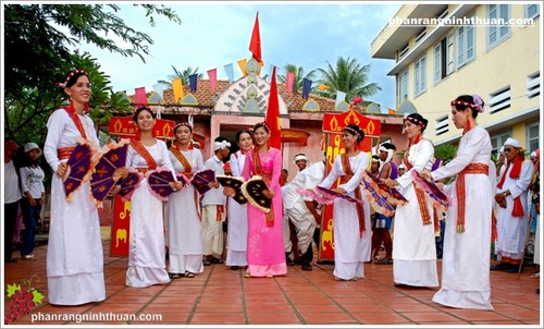 Tưng bừng, rộn rã lễ hội Katê của đồng bào Chăm ở Ninh Thuận - ảnh 3