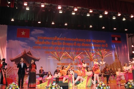 Việt Nam biểu diễn chương trình nghệ thuật mừng Quốc Khánh Lào - ảnh 1