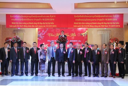 Việt kiều tại Lào chào mừng Đại hội X và Đại hội XII thành công tốt đẹp - ảnh 2