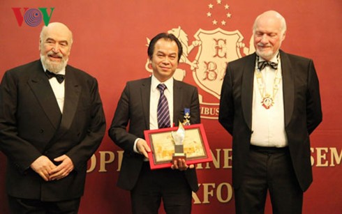 Một Việt kiều được trao Giải thưởng Lãnh đạo doanh nghiệp xuất sắc - ảnh 2